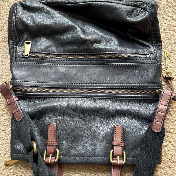 Fossil all leather black messenger tote purse Beautiful condition - Picture 2 of 4